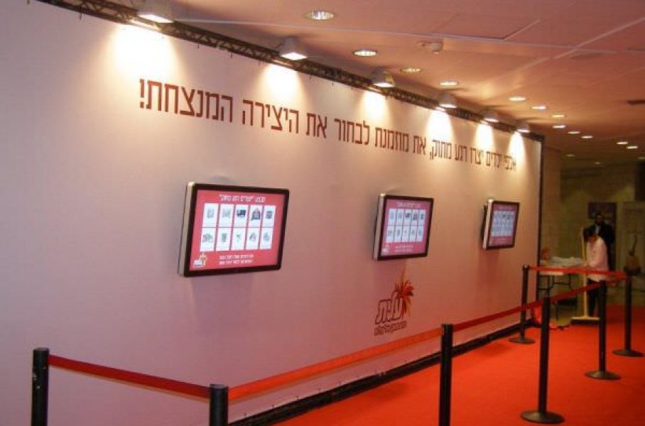 מקרנים ומסכים להשכרה