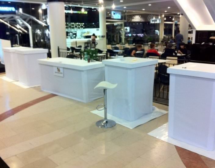 שולחנות עם עיטוף בד לייקרה