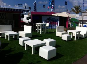 הדומים וספות סקאי לבן