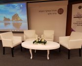 כורסאות פנאל ושולחן אובלי