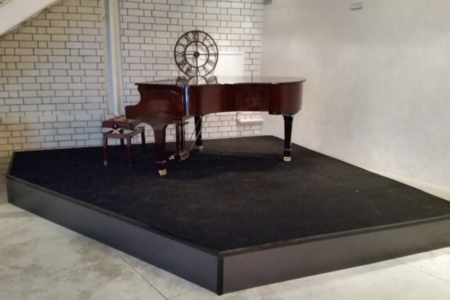 במה פינתית לפי צורה